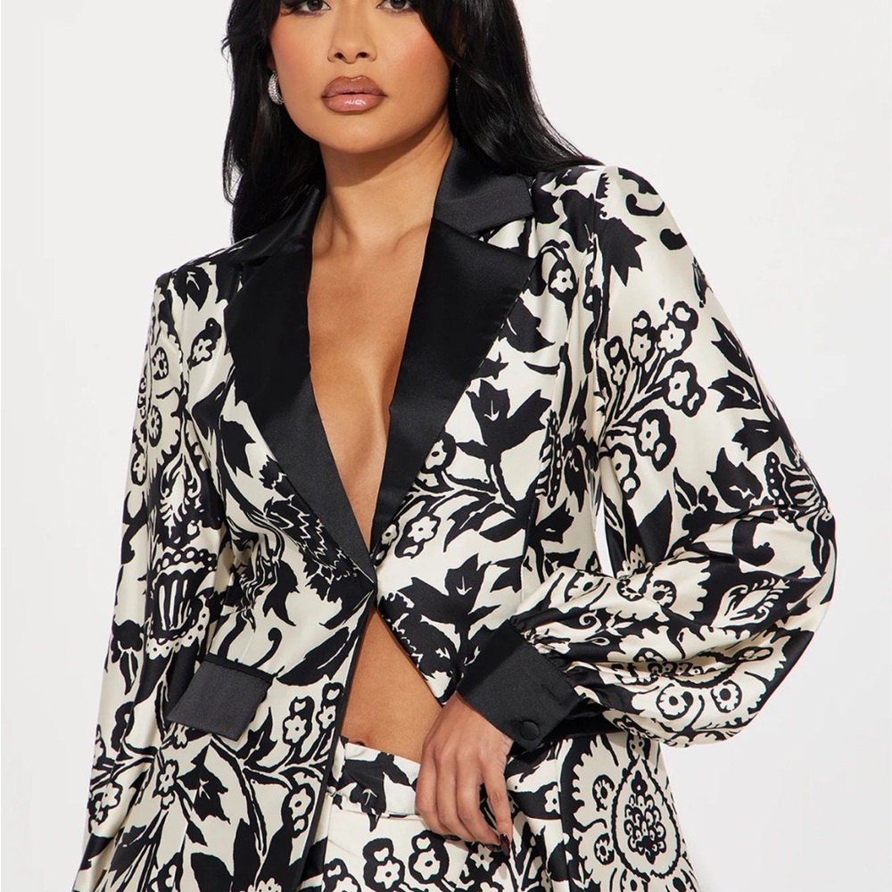Fashion Nova Black and White Floral Pantsuit